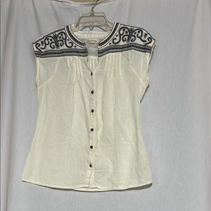 Shinsun women’s Embroidered Cream Top size small